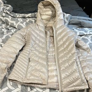 Woman’s size small Calvin Klein lightweight pearl packable jacket with hood.